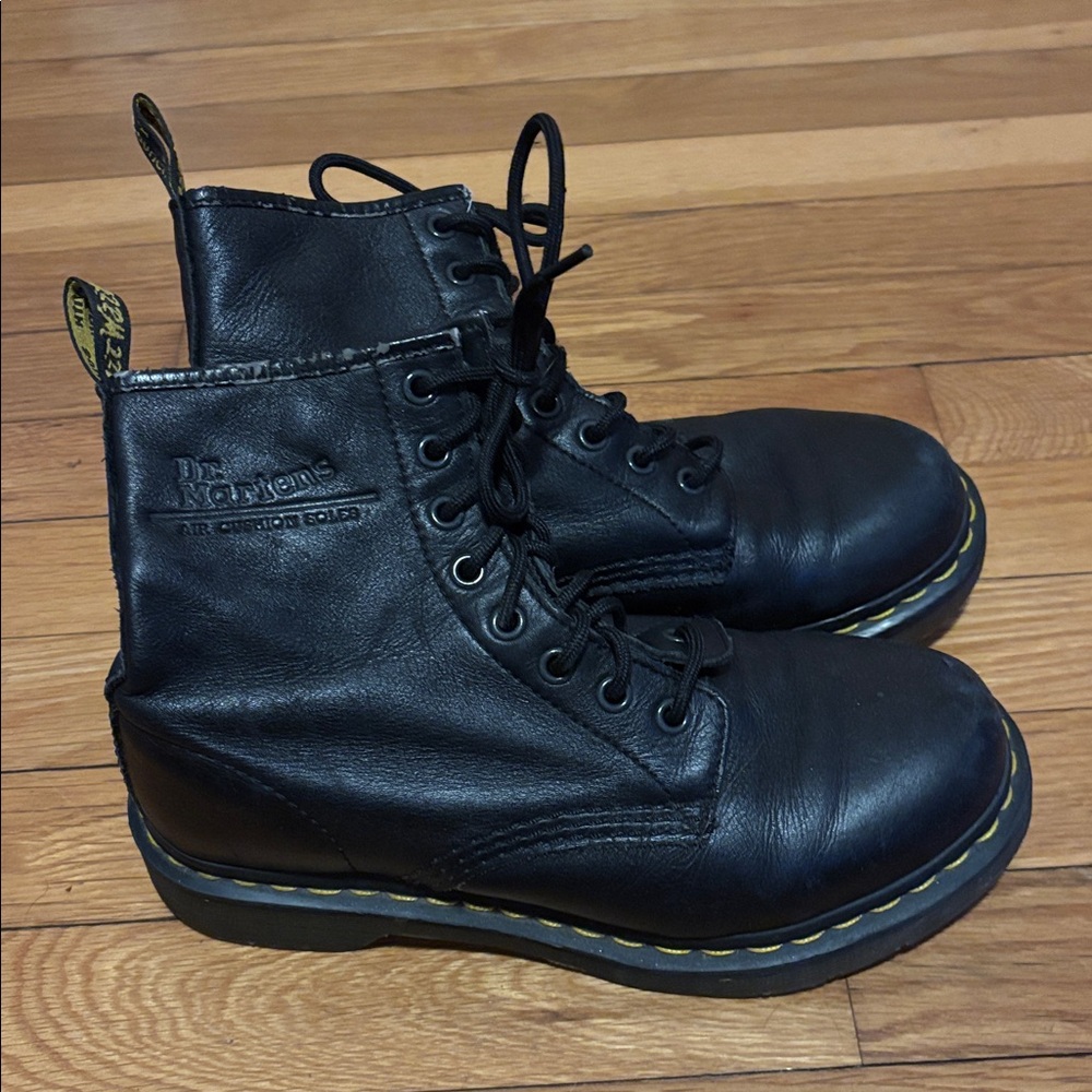 Dr. Martens Pascal boots
